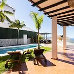 빌라 Home2book Design Asian Sabina, Heated Pool & View *