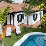 Home2book Design Asian Sabina, Heated Pool & View 빌라 사우살